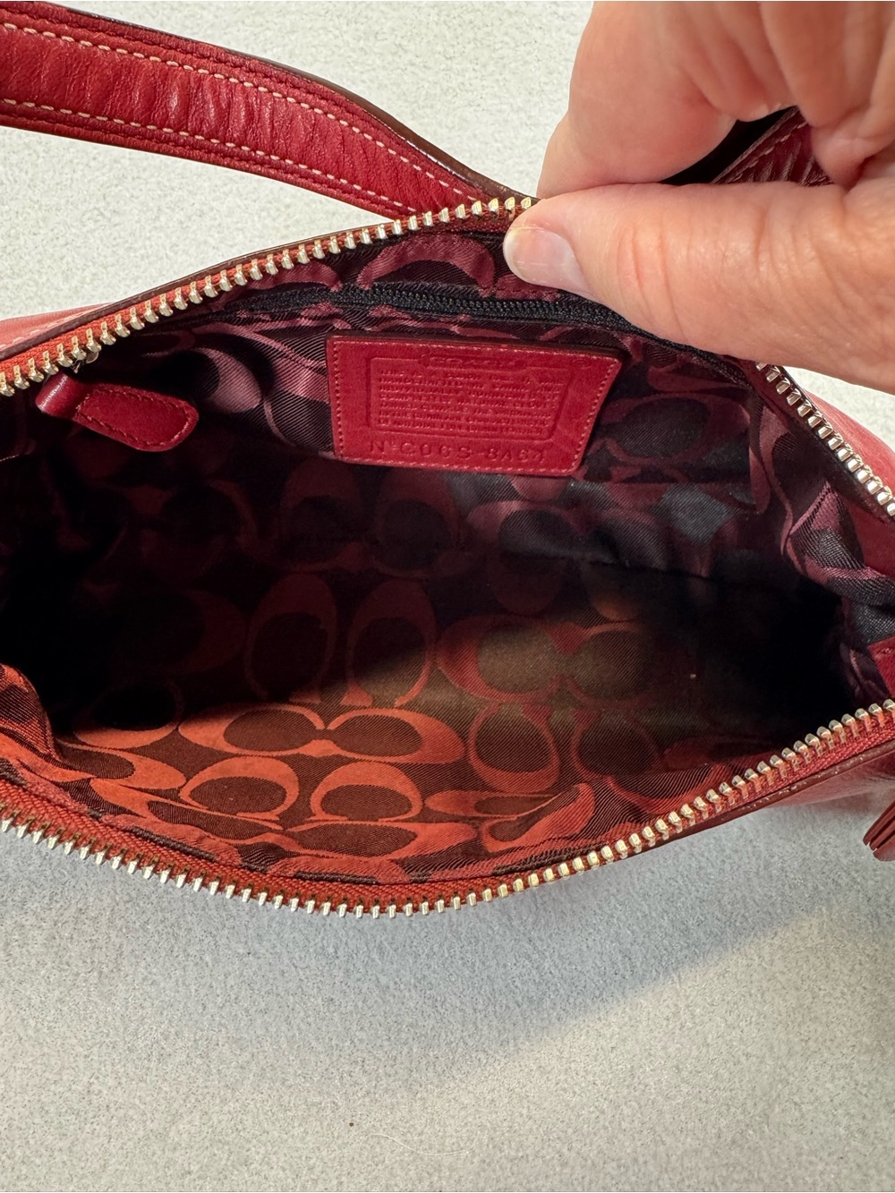Coach Vintage East - West Baguette Style Bag In Red Leather. - Picture 8 of 11